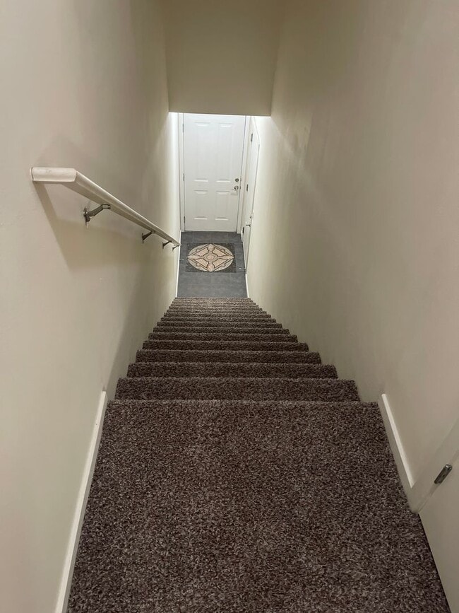 Building Photo - Beautiful Condo off Ellsworth!