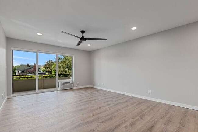 Building Photo - Large Freshly Remodeled and AIR CONDITIONE...