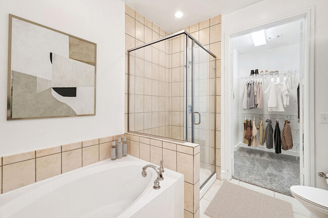 Building Photo - Special Deal: Enjoy $1000 Off Move-In!