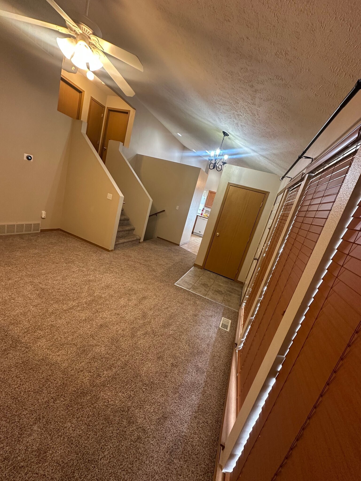 Building Photo - 1517 E Calkins Dr