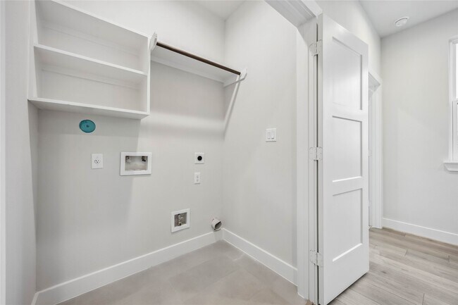 Building Photo - 321 Charlock St