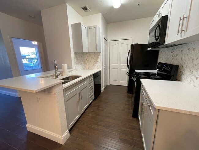 Building Photo - 5821 Legacy Crescent Pl