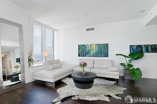 Building Photo - 301 Mission St