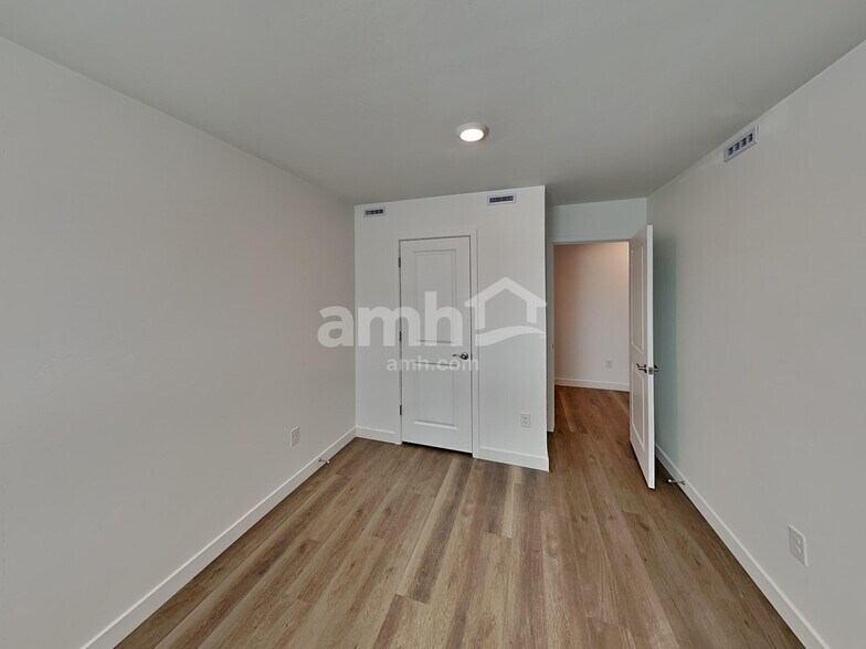 Building Photo - 9561 E Harkes Dr