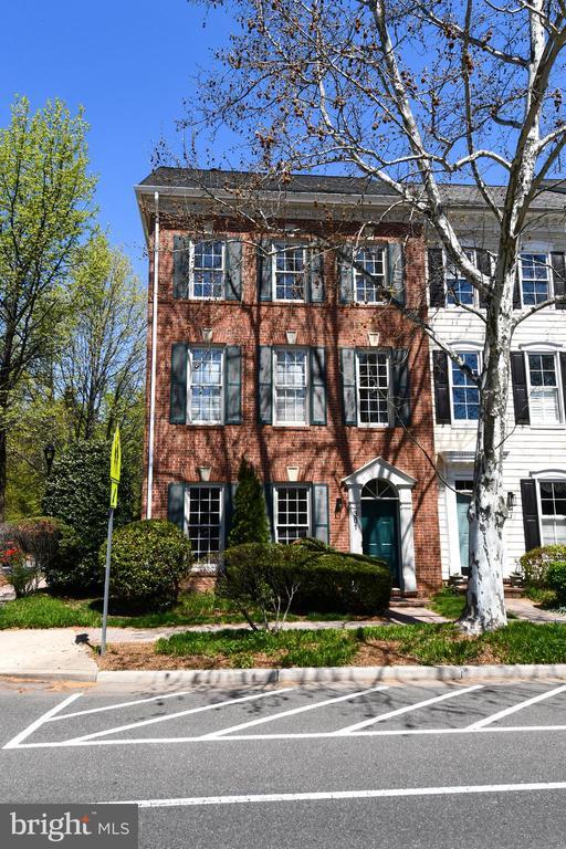 Building Photo - 301 Hillwood Ave