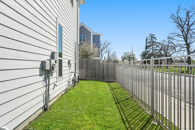 Building Photo - 4002 Elser St