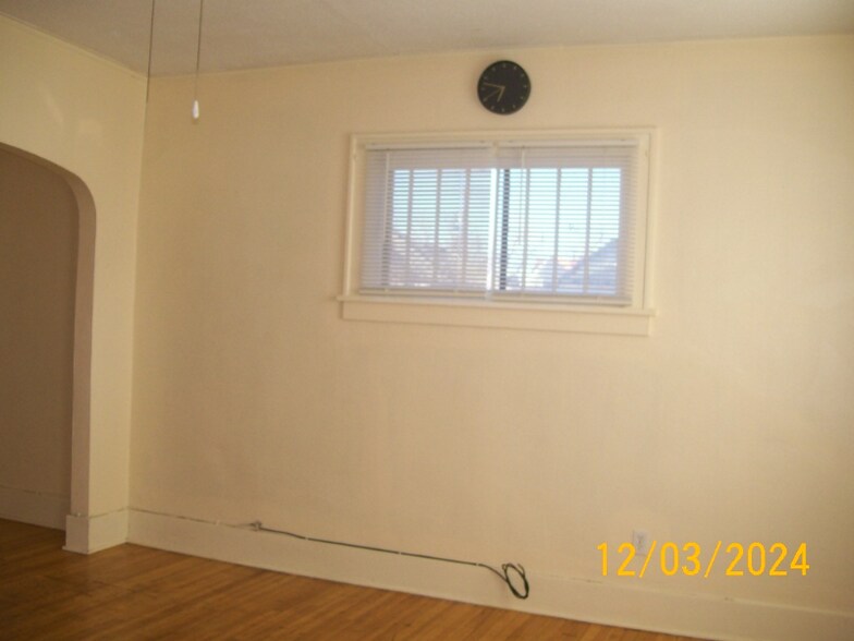 Building Photo - 221 E Callender St