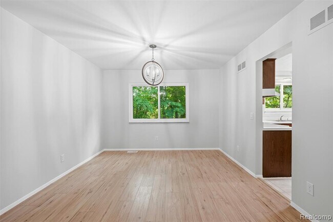 Building Photo - 1880 Welling Dr