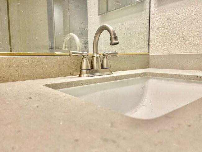 Building Photo - Fully Renovated 3-Bedroom Townhome in Gate...