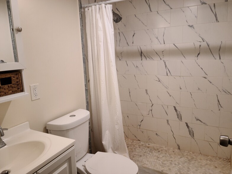 Building Photo - 10 Commonwealth Ct