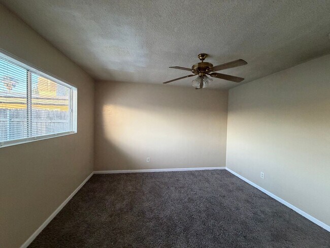 Building Photo - Affordable 3 BD 2 BA house in SW Bakersfield on a corner lot