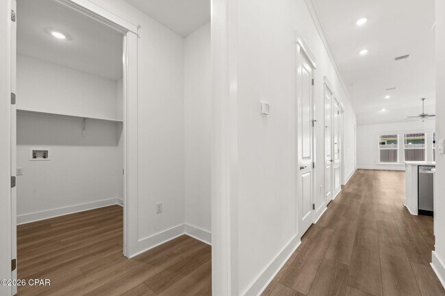 Building Photo - 836 Walsonham Dr