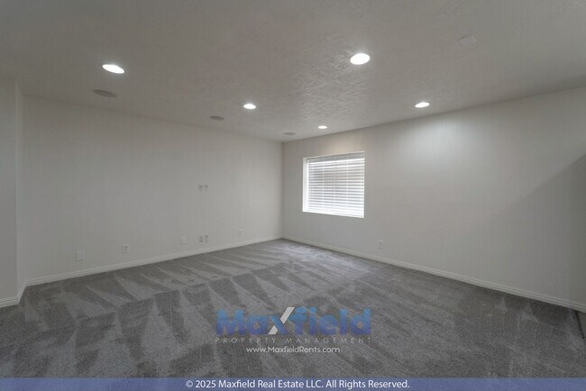 Building Photo - BRAND NEW CARPET - 6BD 4BTH 2GAR - Home in Lehi