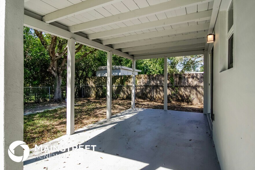 Building Photo - 800 N 64th Ave