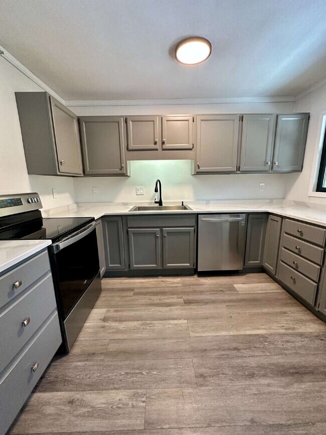 Building Photo - "Charming 2-Bed Gem with Granite Elegance ...
