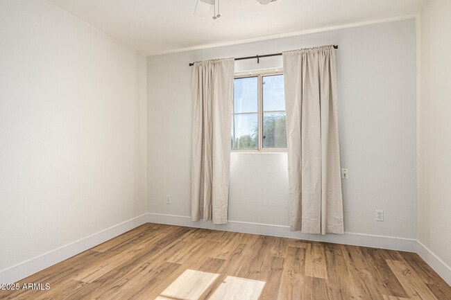 Building Photo - 602 W Canary Way