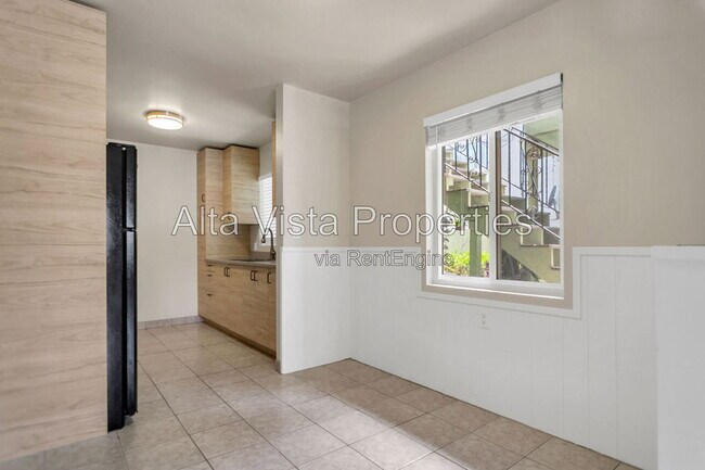 Building Photo - 425 Bonair St