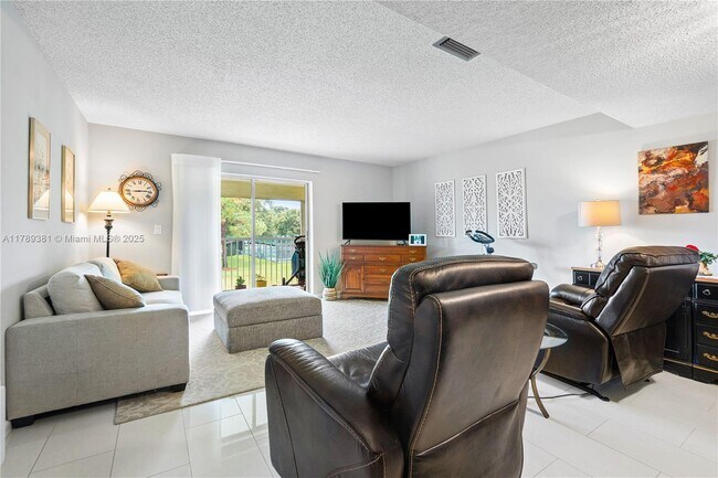 Building Photo - 18081 SE Country Club Dr
