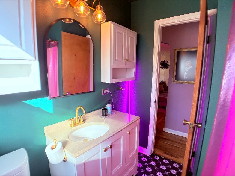 Building Photo - 1735 Yosemite St