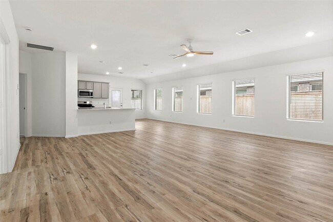 Building Photo - 7602 Angels Lndg Ln