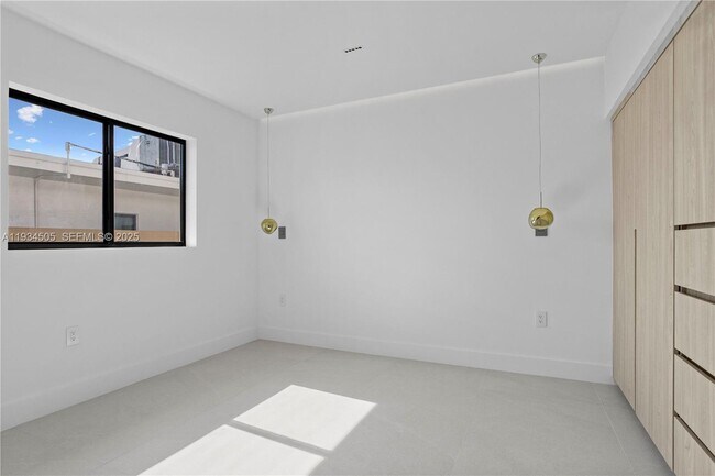 Building Photo - 1661 Daytonia Rd