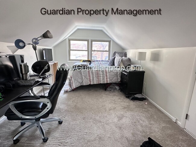 Building Photo - St Louis Park Single Family Home, Large Yard, 1 Car Garage, 3 Season Porch, W/D