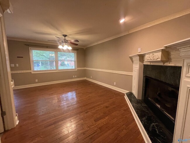 Building Photo - 505 Greenacres Dr NW