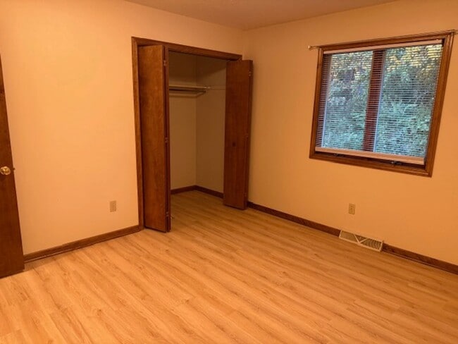 Building Photo - 2 bedroom for rent