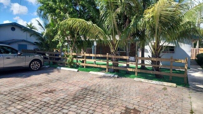 Building Photo - 729 NE 6th St