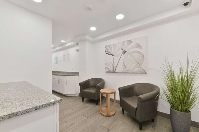 Building Photo - 64 Market St