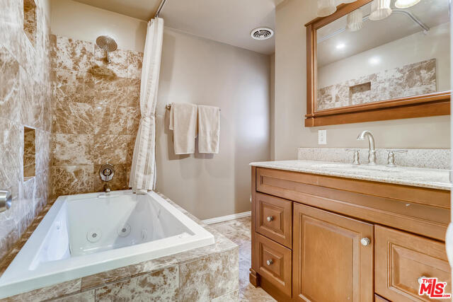 Building Photo - 10 Rawhide Ln