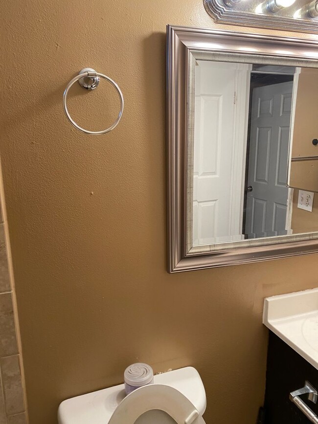 Building Photo - Lake Elsinore 2-Bedroom Home – $1,899 Limi...