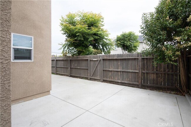 Building Photo - 1425 Crown Cir