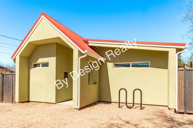 Building Photo - 615 E Helen St