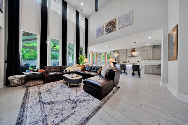 Building Photo - 8826 Forest Side Dr