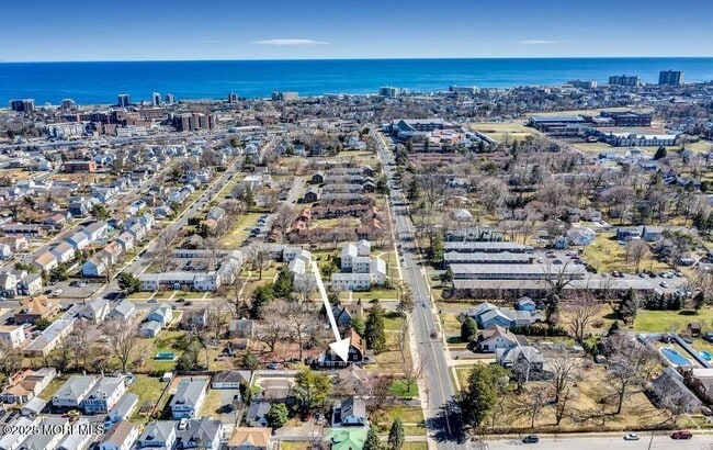 Building Photo - 393 N Bath Ave