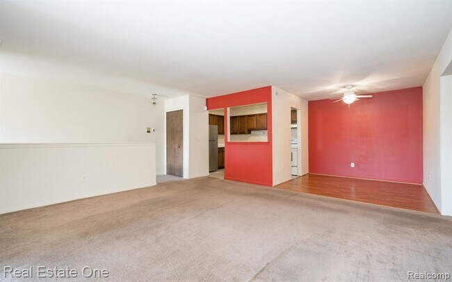 Building Photo - 23788 Village-House Dr N