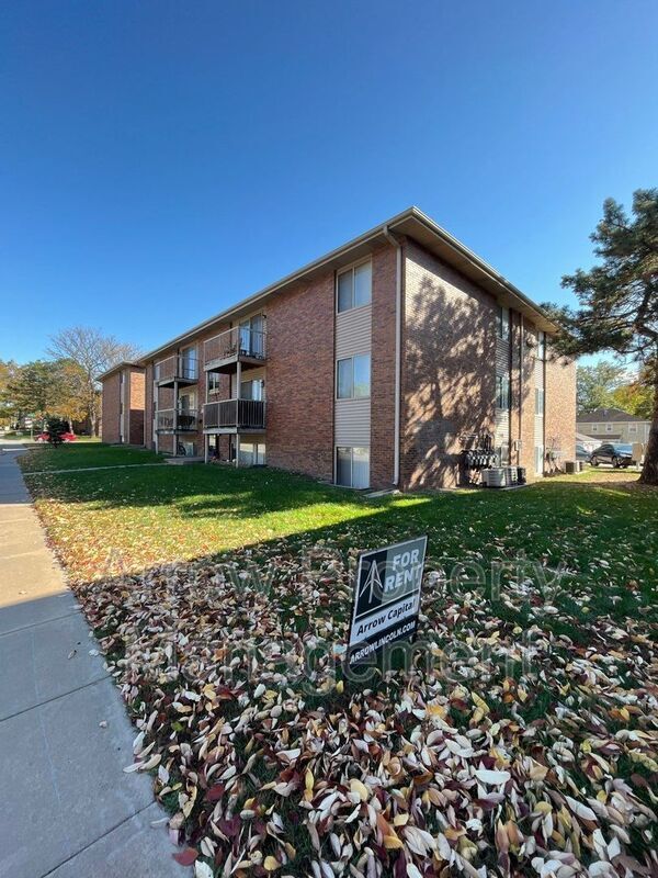 Building Photo - 3341 Holdrege St
