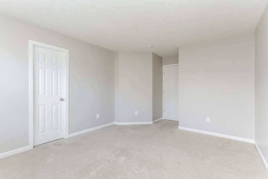 Building Photo - 4645 Deacon Ln