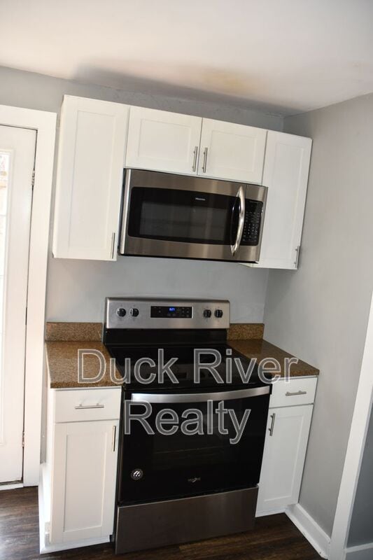 Building Photo - 211 W 10th St