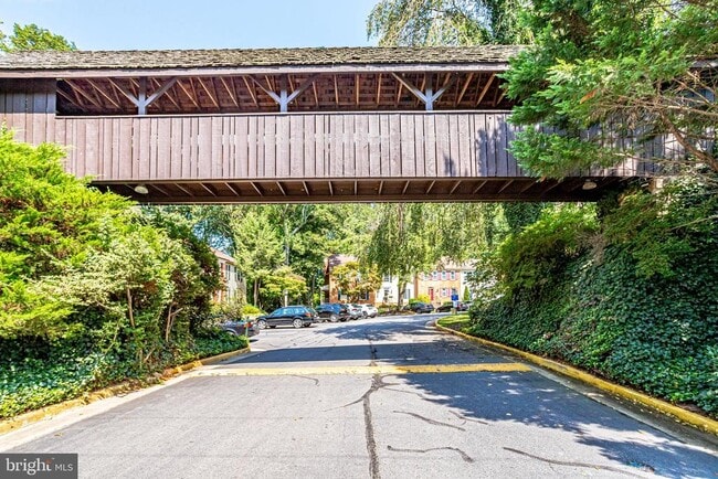 Building Photo - 7947 Hidden Bridge Dr