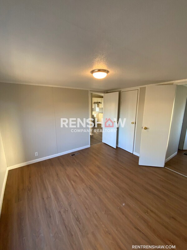 Building Photo - 122 N West St