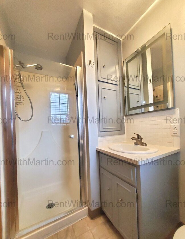 Building Photo - FOR RENT- lovely ranch home near amusement park with easy freeway access! Pets ok with conditions!