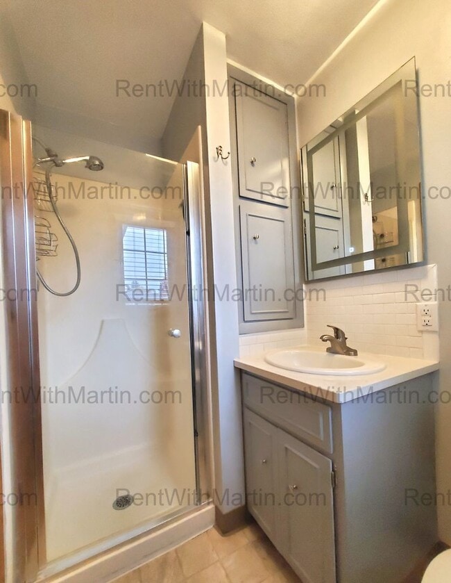 Building Photo - FOR RENT- lovely ranch home near amusement...