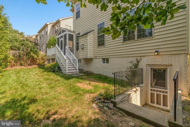 Building Photo - 42706 Chisholm Dr