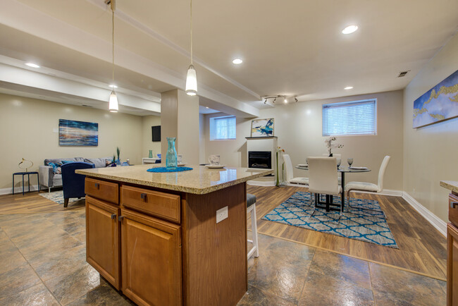 Building Photo - 5001 S King Dr