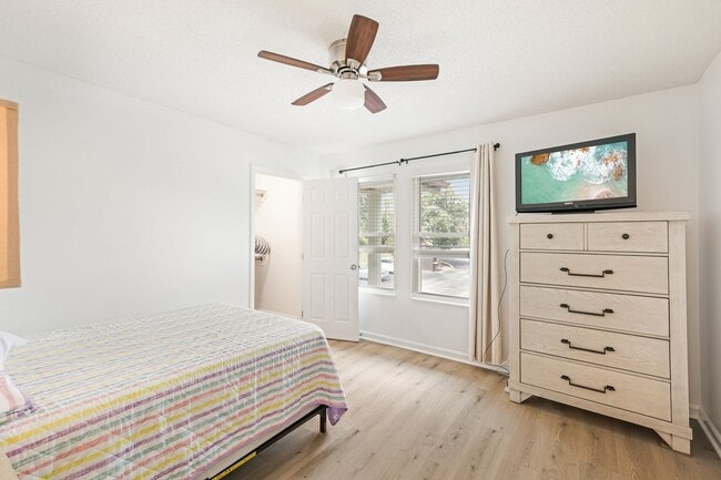 Building Photo - Stunning remodel