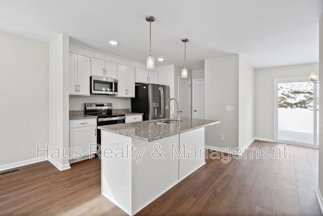 Building Photo - 839 Cumberland Dr