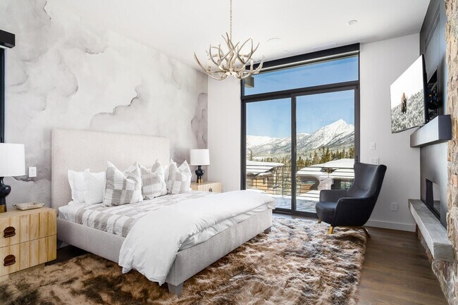 Building Photo - 10 Tree Line Ln