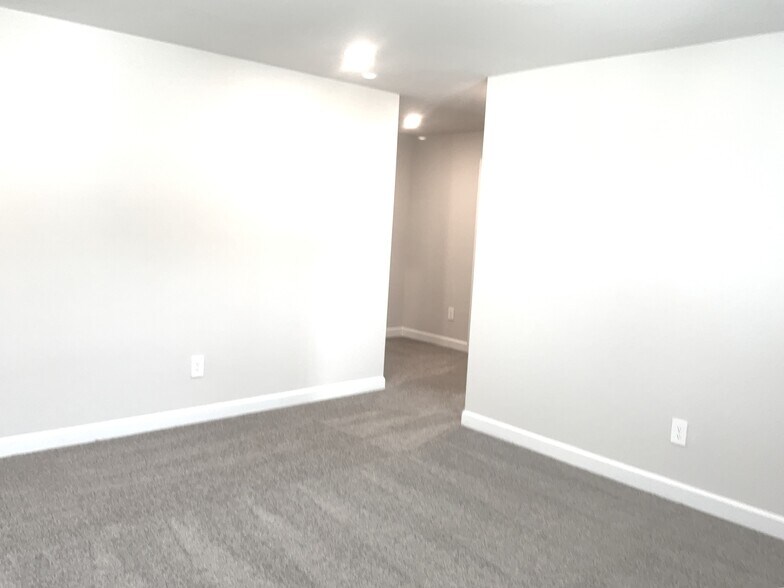 Building Photo - 1088 Appalachian Dr